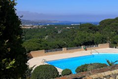 Pool mit Meerblick